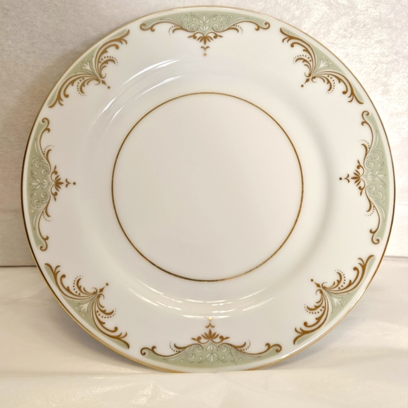 Set of 4 "Valhala" bread and butter plates by Mikasa. - Picture 2 of 5